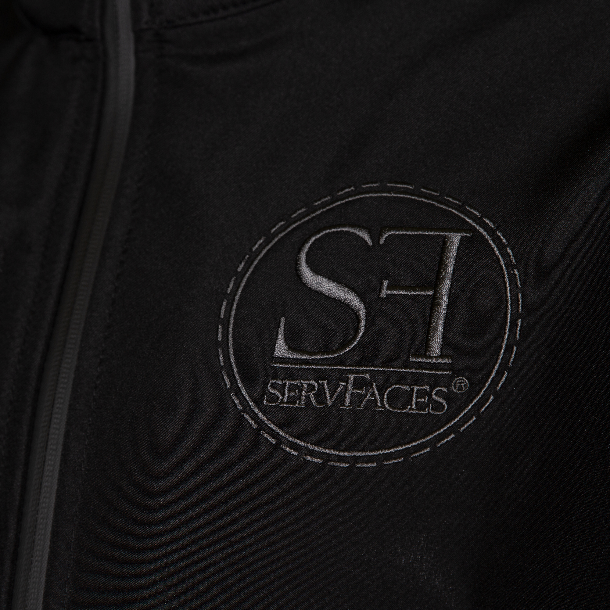 servFaces Softshelljacke - так каждый сможет увидеть, что вы доверяете servFaces как пионеру в области отделки поверхностей.